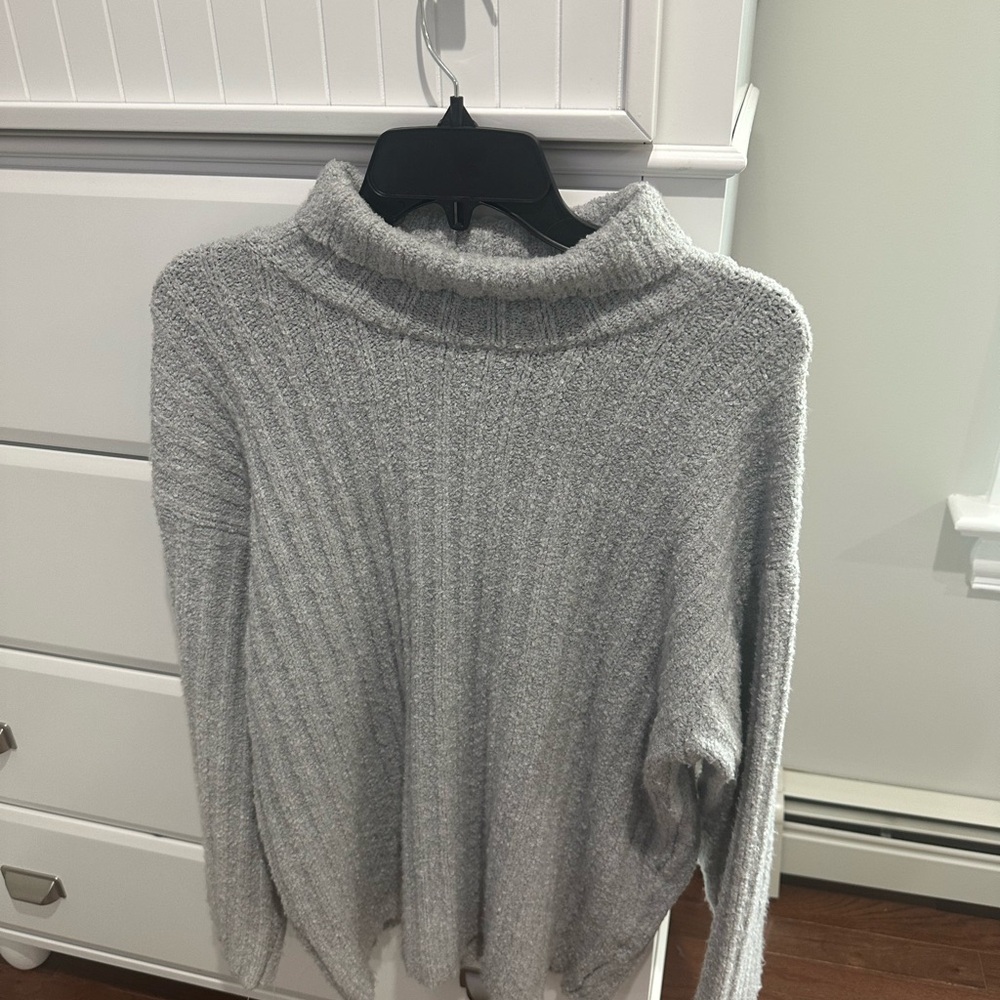 Universal Thread Light Gray Turtleneck Sweater